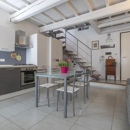 Guesthost - Center Bi-level Beauty