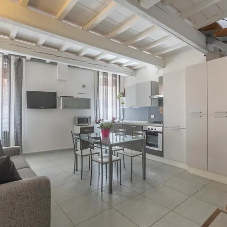 Center Bi-level Beauty Appartement