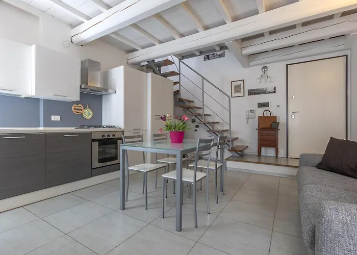 Guesthost - Center Bi-level Beauty